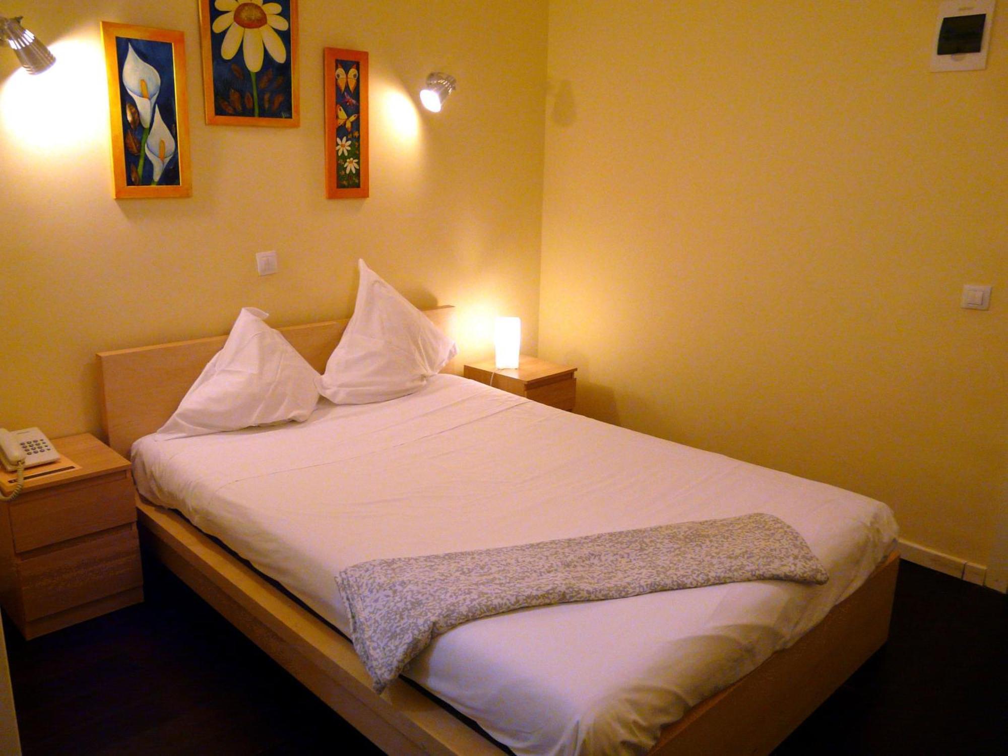 Hostal Goyal Pizarro Madrid Exterior photo