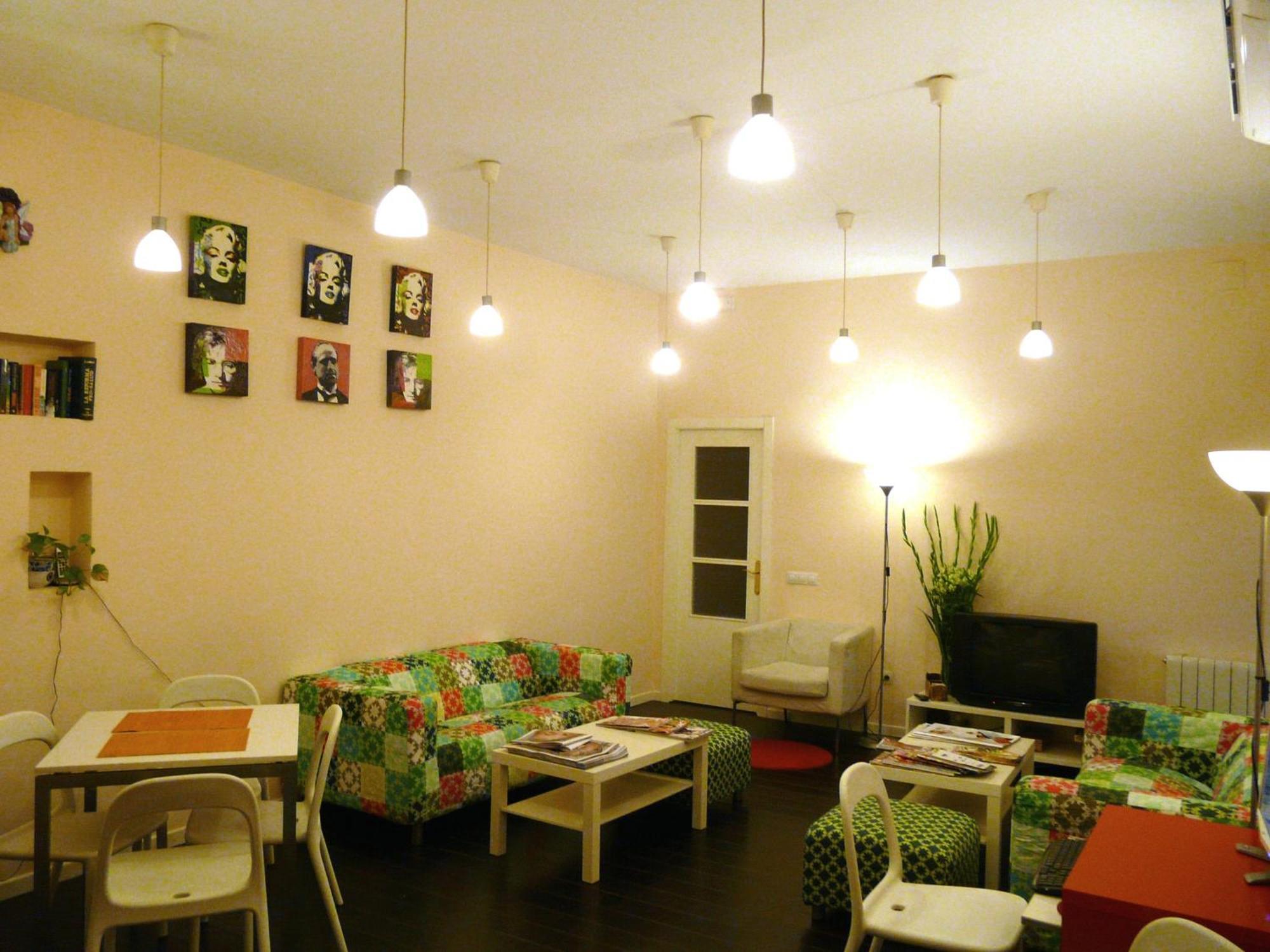 Hostal Goyal Pizarro Madrid Exterior photo