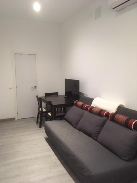 Hostal Goyal Pizarro Madrid Exterior photo