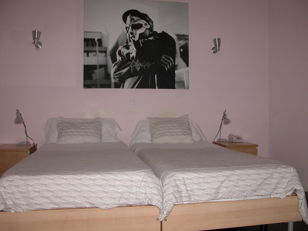 Hostal Goyal Pizarro Madrid Exterior photo