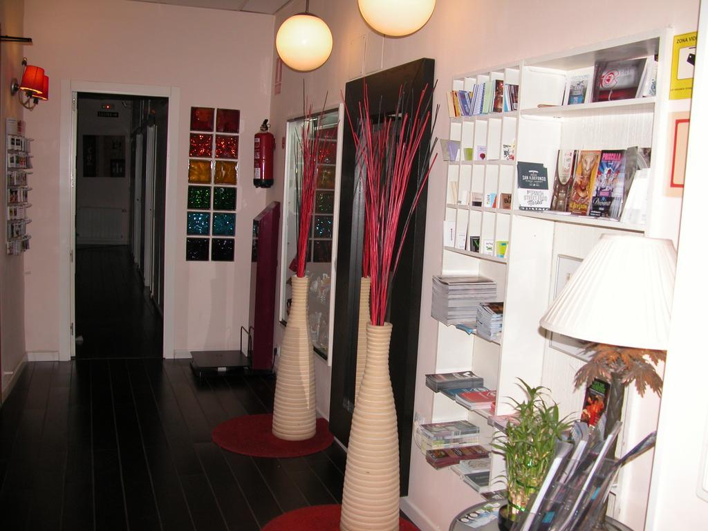 Hostal Goyal Pizarro Madrid Exterior photo