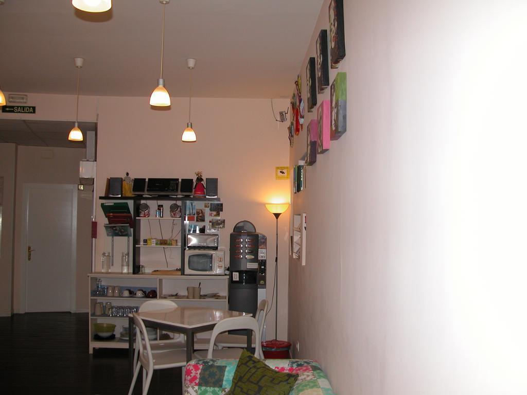 Hostal Goyal Pizarro Madrid Exterior photo