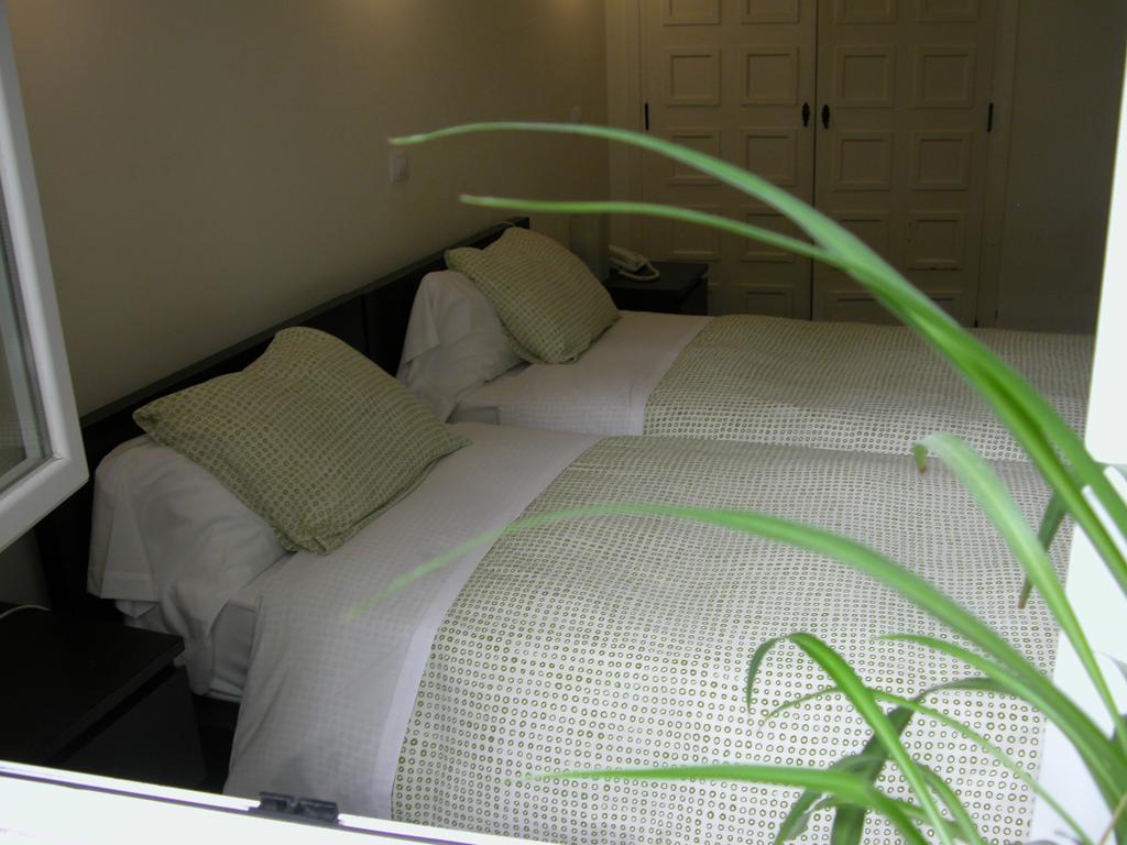 Hostal Goyal Pizarro Madrid Room photo