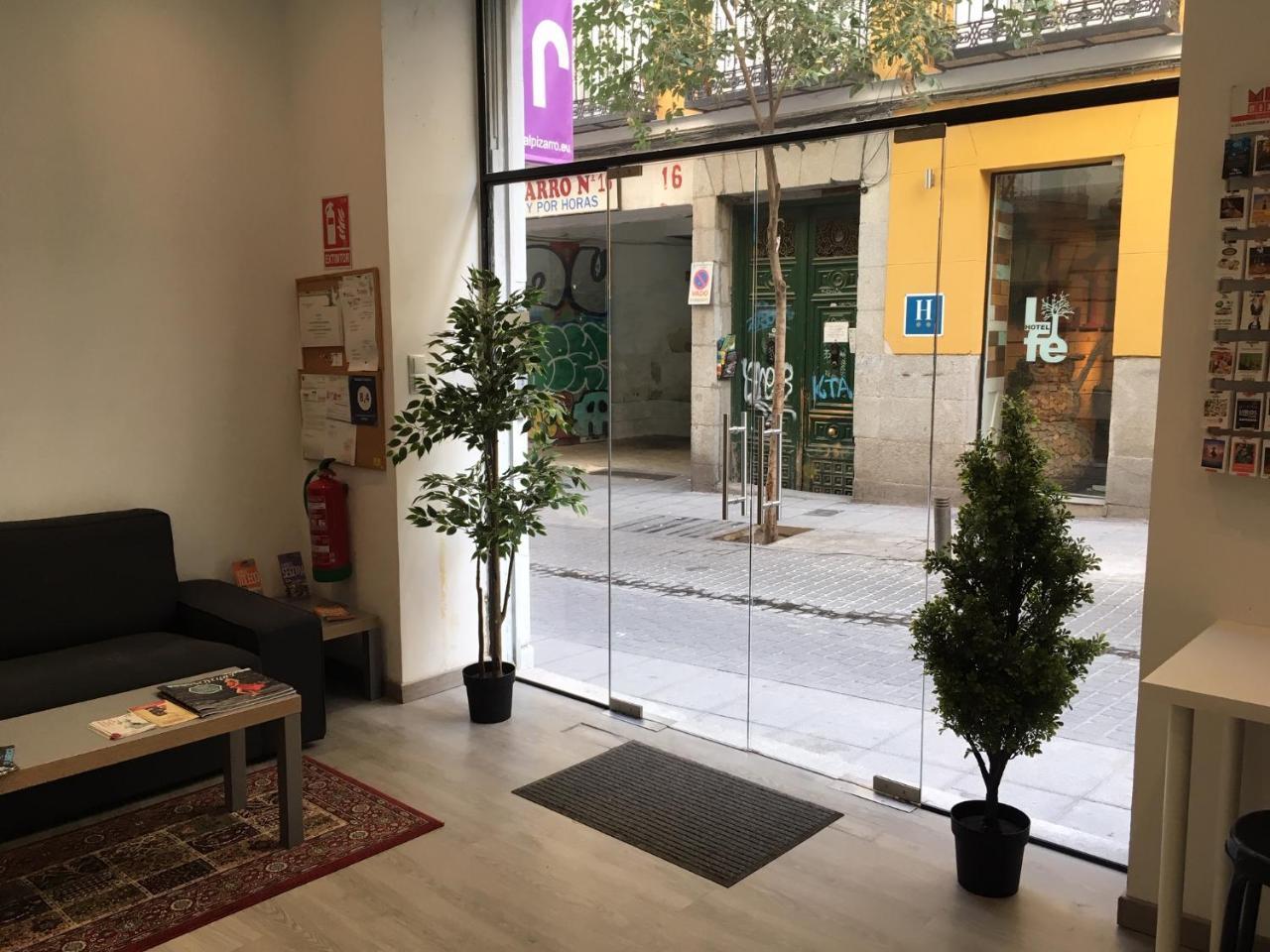 Hostal Goyal Pizarro Madrid Exterior photo